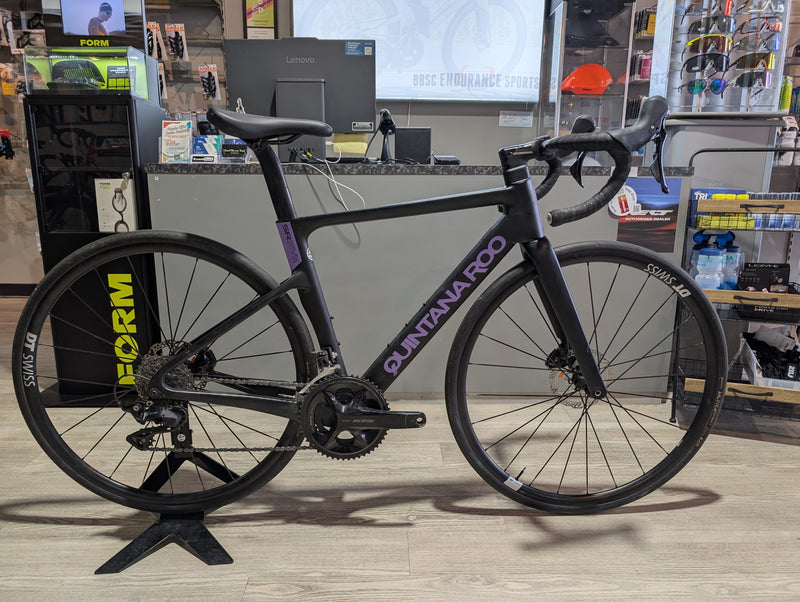 Load image into Gallery viewer, Pre Owned Quintana Roo SR Six Mechanical 105 Size Small - Arvada Triathlon Company
