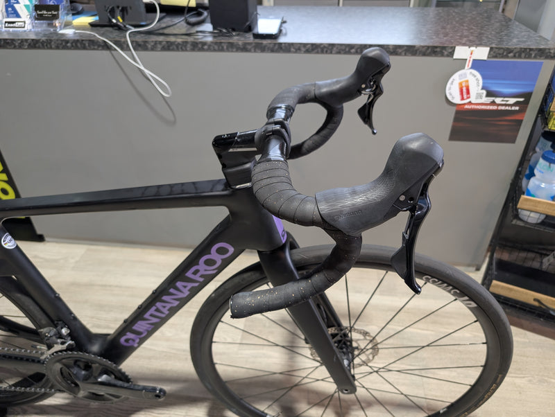 Load image into Gallery viewer, Pre Owned Quintana Roo SR Six Mechanical 105 Size Small - Arvada Triathlon Company
