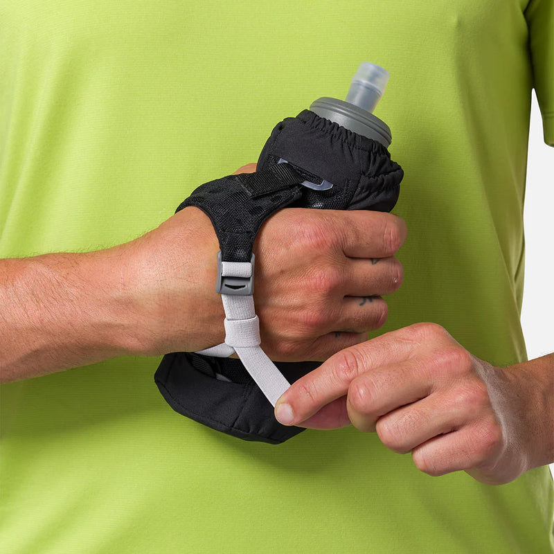 Load image into Gallery viewer, Pinnacle Soft Flask Insulated Handheld 18oz - Arvada Triathlon Company
