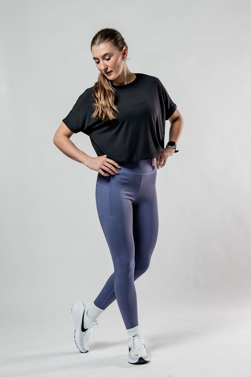 Load image into Gallery viewer, Women's Terra Recovery Drift Crop (Black) - Arvada Triathlon Company
