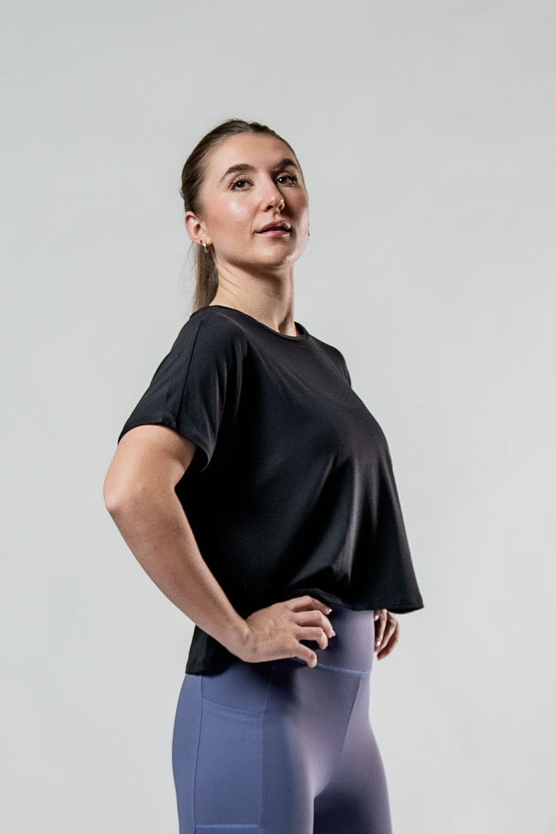 Load image into Gallery viewer, Women's Terra Recovery Drift Crop (Black) - Arvada Triathlon Company
